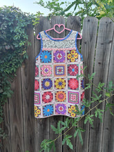 Load image into Gallery viewer, granny square mini L