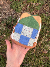 Load image into Gallery viewer, flying home quilt bonnet