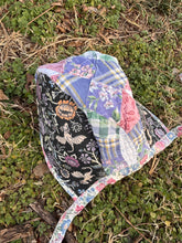 Load image into Gallery viewer, odette quilt bonnet