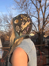 Load image into Gallery viewer, lunette quilt bonnet