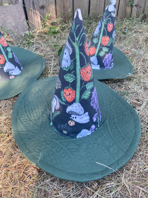 shroom ghosts witch hat