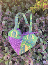 Load image into Gallery viewer, frogs handbag