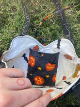 Load image into Gallery viewer, black cats handbag