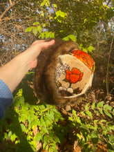 Load image into Gallery viewer, velvet quilt hat