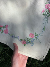 Load image into Gallery viewer, tablecloth top L